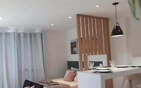 Lindo studio equipado em apartamento clube com academia e conforto no centro de Curitiba - MID Home